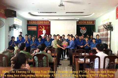 Lễ ra mắt Tổ tự quản ANTT, ATGT cổng trường PNL