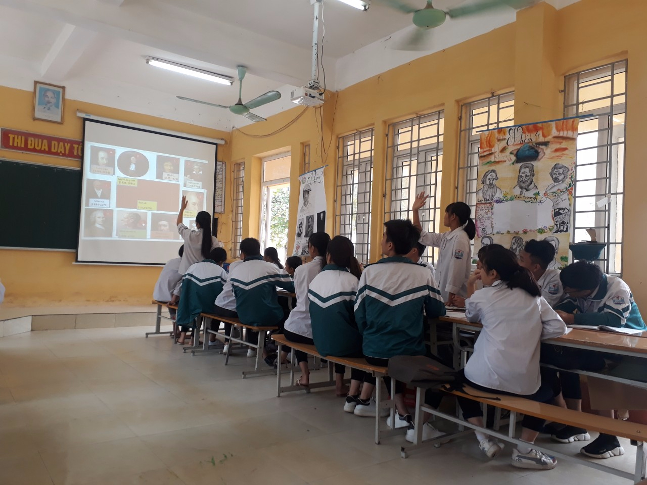 NHÓM LỊCH SỬ TÍCH CỰC SINH HOẠT CHUYÊN MÔN THEO HƯỚNG NGHIÊN CỨU BÀI HỌC