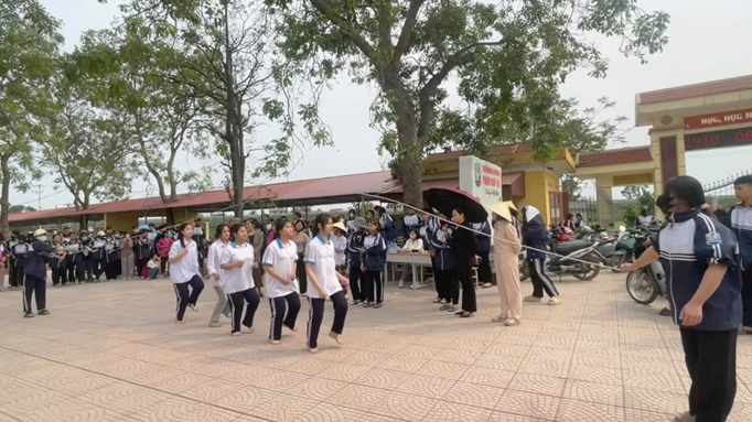 ĐOÀN TRƯỜNG THPT PHẠM NGŨ LÃO TỔ CHỨC CUỘC THI NHẢY DÂY NỮ HƯỚNG TỚI KỈ NIỆM 94 NĂM THÀNH LẬP ĐOÀN TNCS HỒ CHÍ MINH