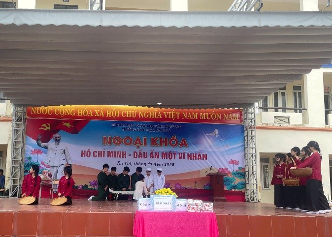 CHƯƠNG TRÌNH NGOẠI KHÓA  “HỒ CHÍ MINH – DẤU ẤN MỘT VĨ NHÂN”